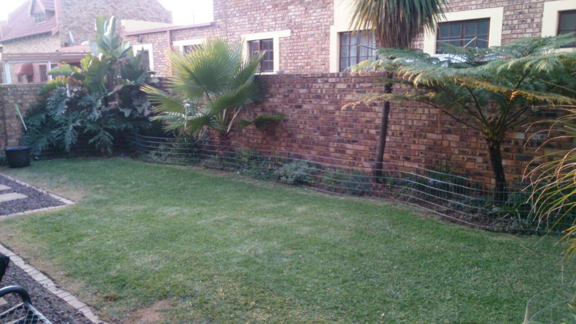 Garden of property in Reyno Ridge