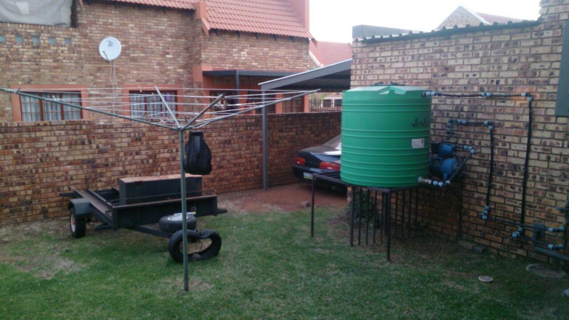 Backyard of property in Reyno Ridge