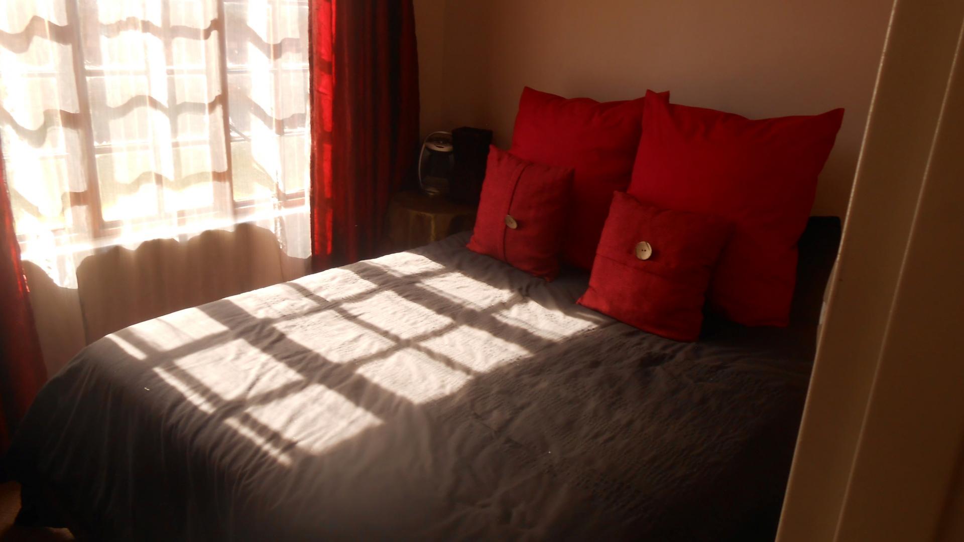Bed Room 1 - 10 square meters of property in Reyno Ridge