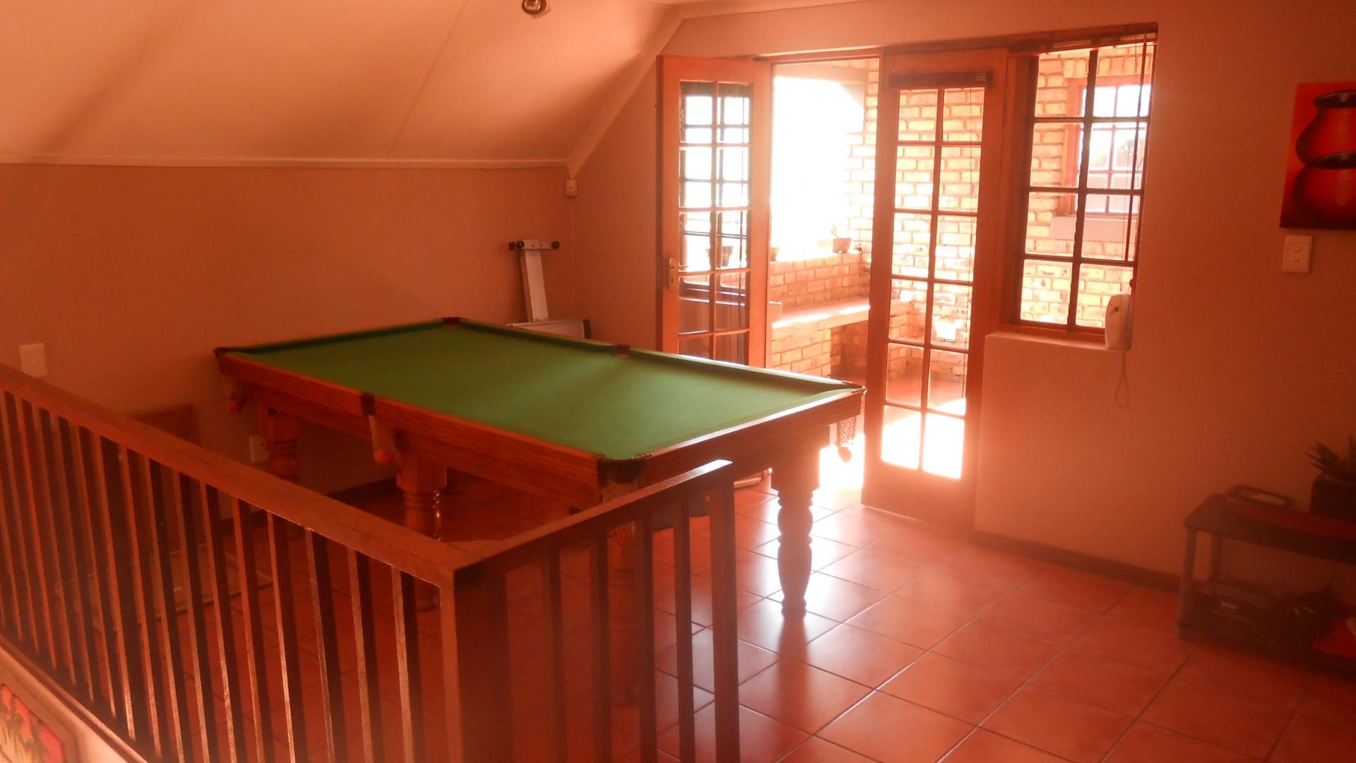 Entertainment - 14 square meters of property in Reyno Ridge