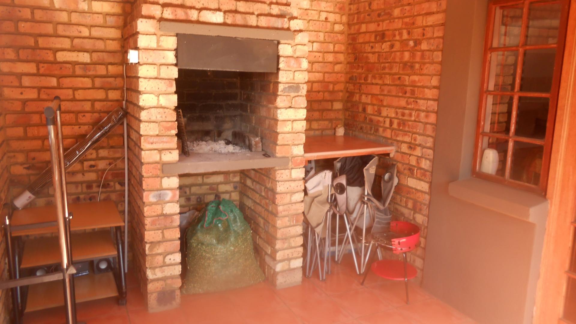 Patio - 12 square meters of property in Reyno Ridge