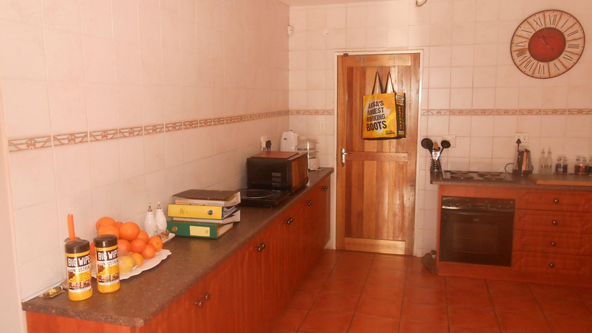 Kitchen - 10 square meters of property in Reyno Ridge