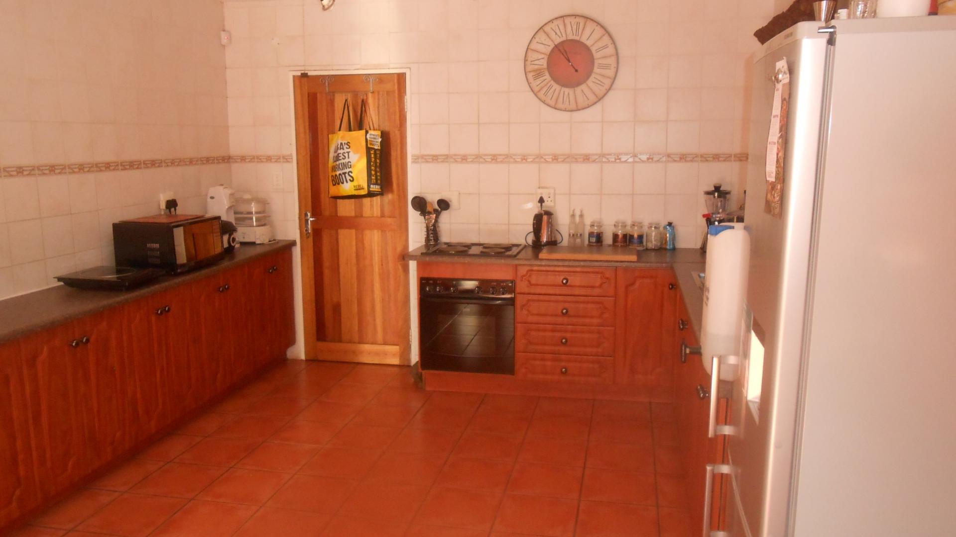 Kitchen - 10 square meters of property in Reyno Ridge