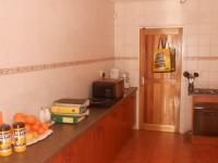 Kitchen - 10 square meters of property in Reyno Ridge