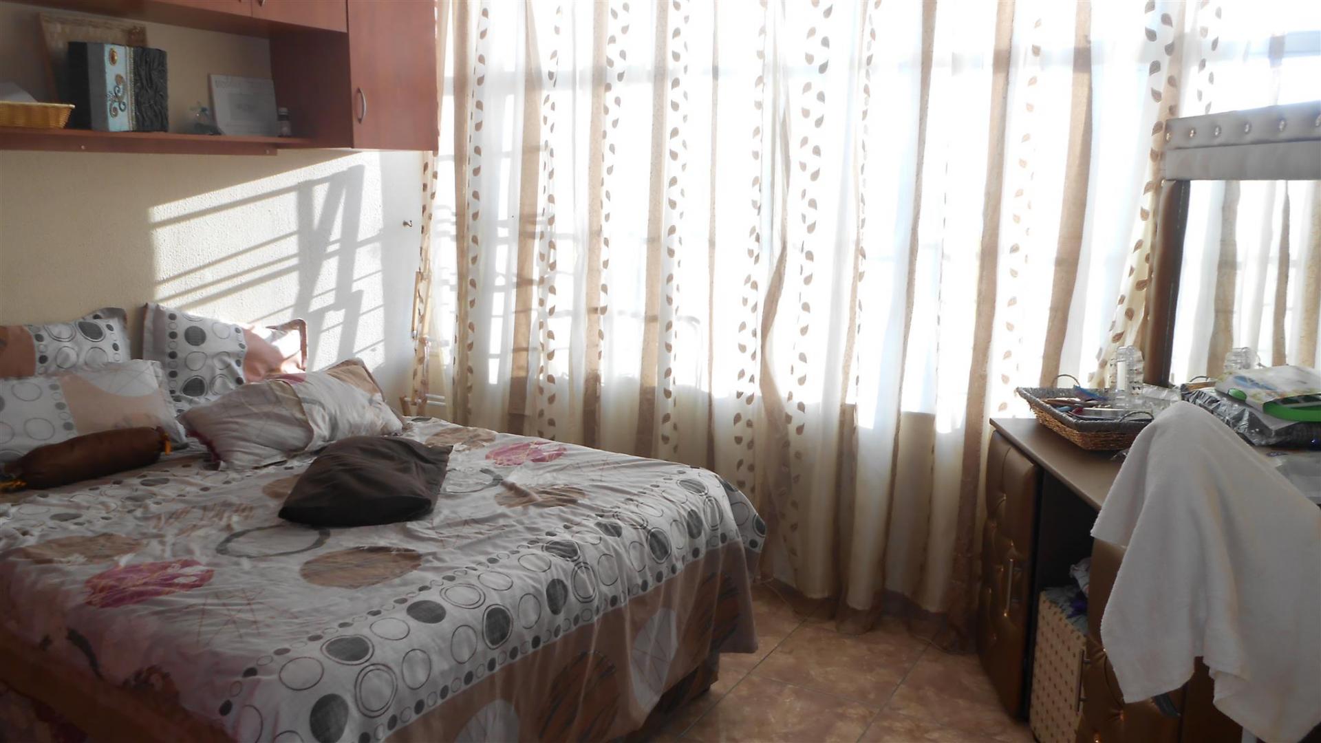 Main Bedroom - 16 square meters of property in Benoni