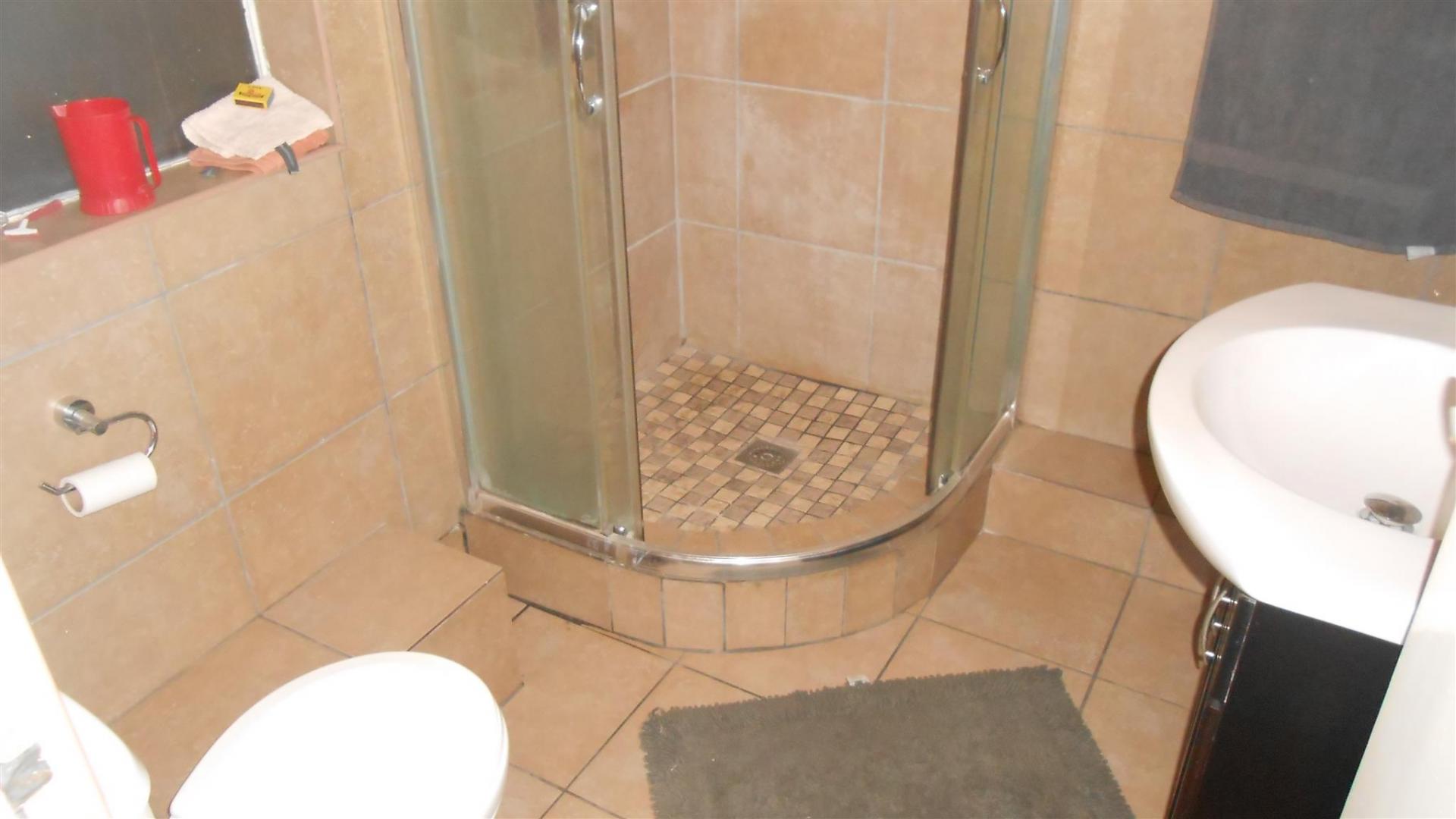Main Bathroom - 4 square meters of property in Benoni