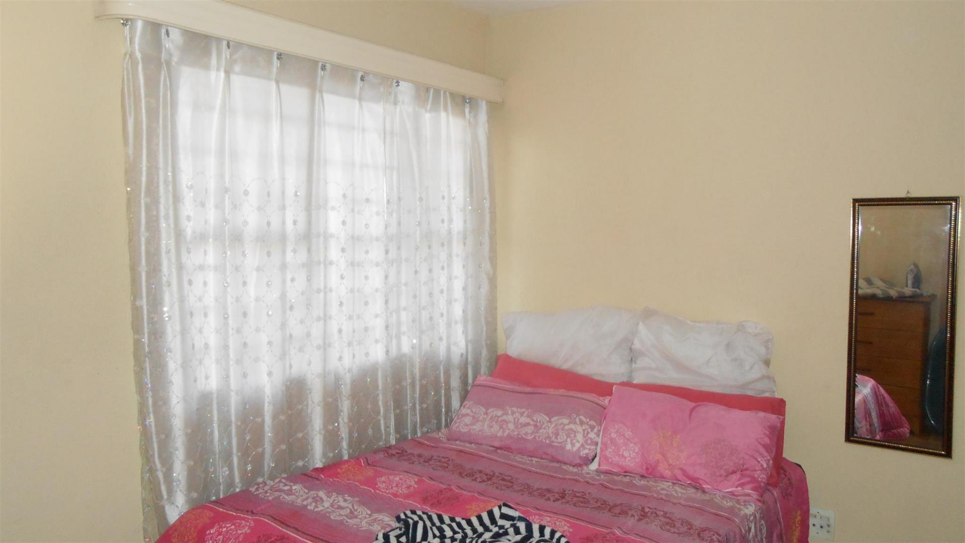 Bed Room 1 - 11 square meters of property in Benoni