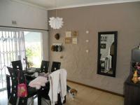 Dining Room - 17 square meters of property in Ballitoville