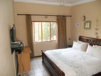 Main Bedroom - 19 square meters of property in Ballitoville