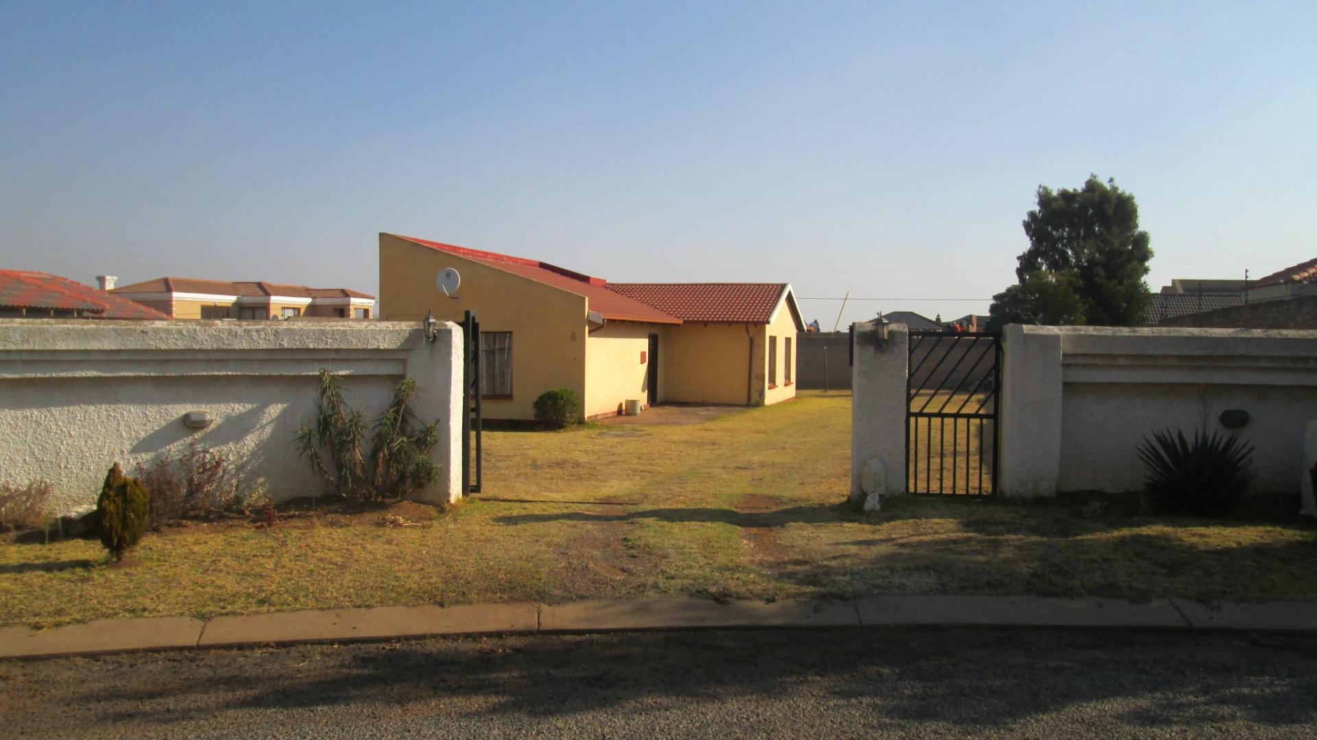 Front View of property in Liefde en Vrede