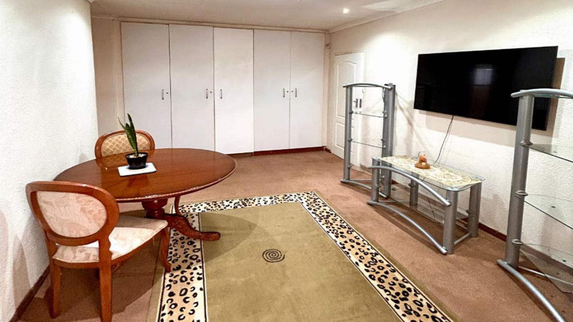 Dining Room of property in Lenasia South