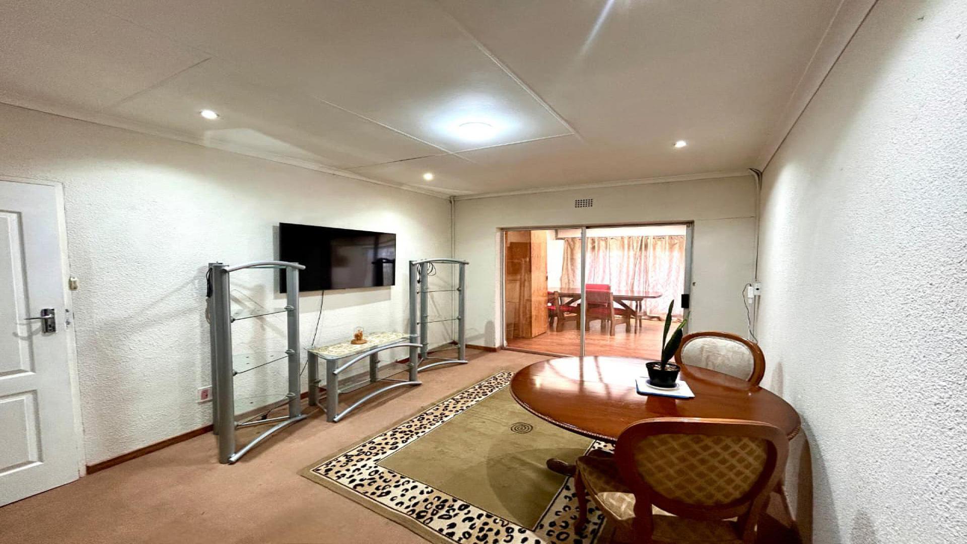 Dining Room of property in Lenasia South