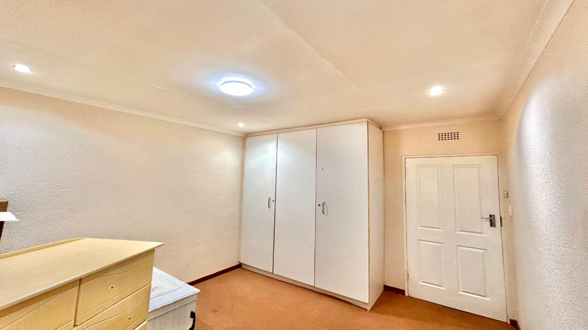 Bed Room 2 of property in Lenasia South