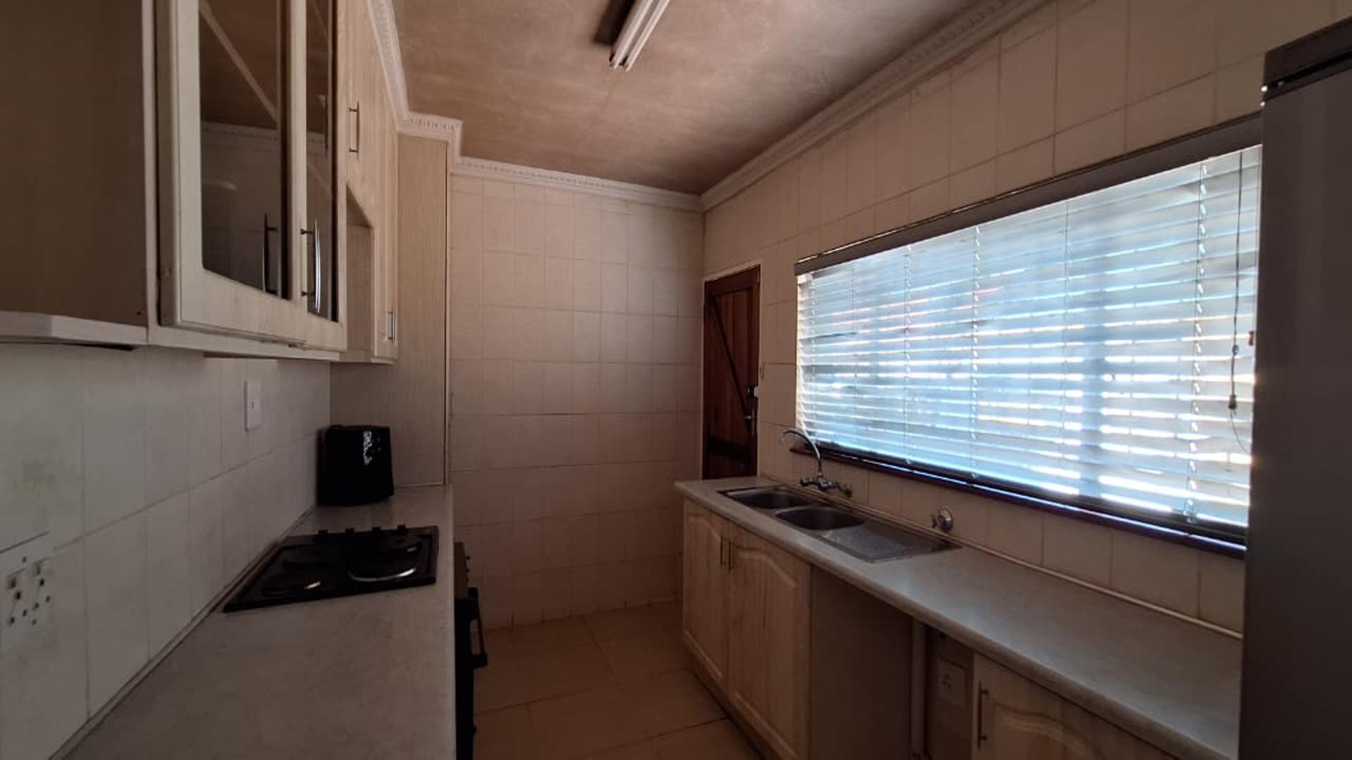 Kitchen - 12 square meters of property in Lenasia South