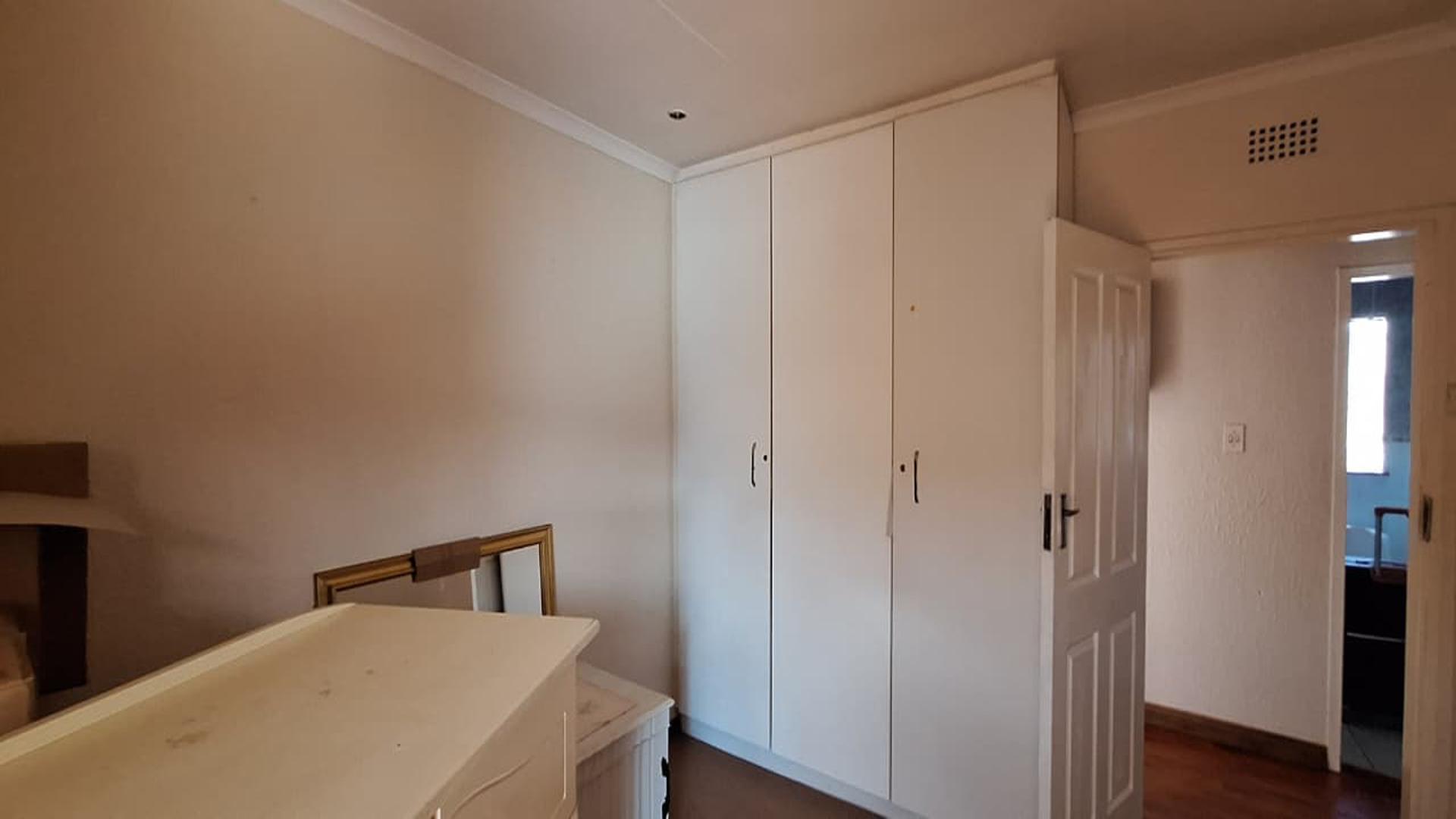 Bed Room 2 - 11 square meters of property in Lenasia South