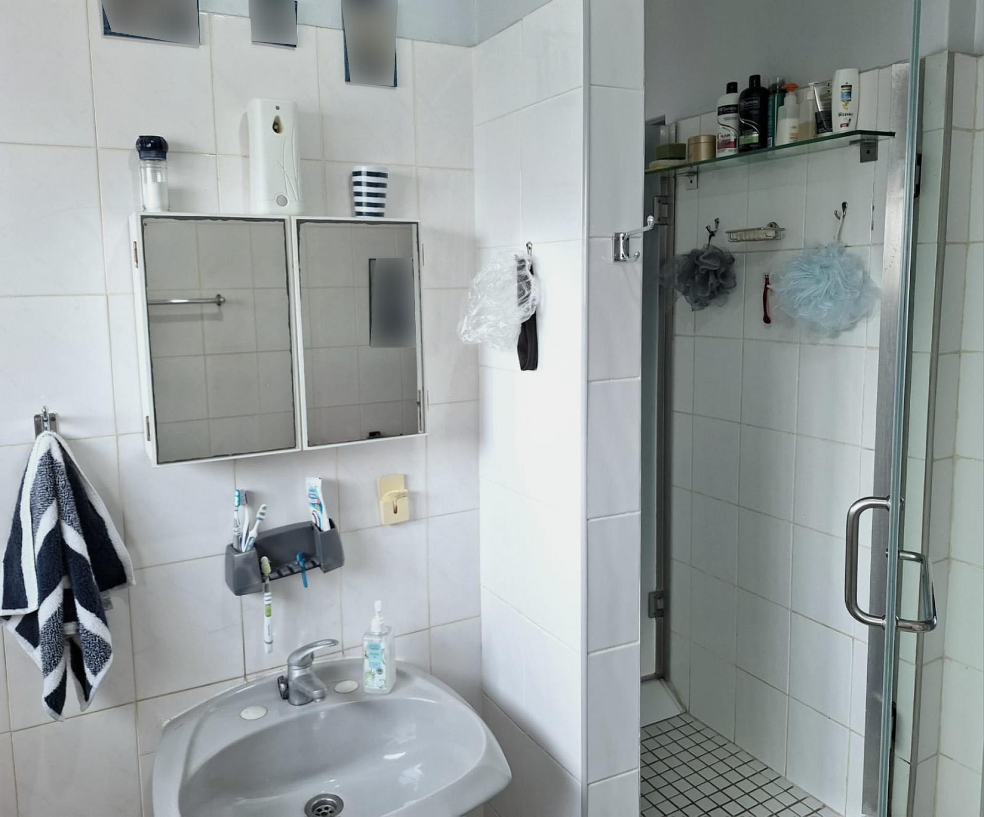 Main Bathroom - 8 square meters of property in Athlone Park