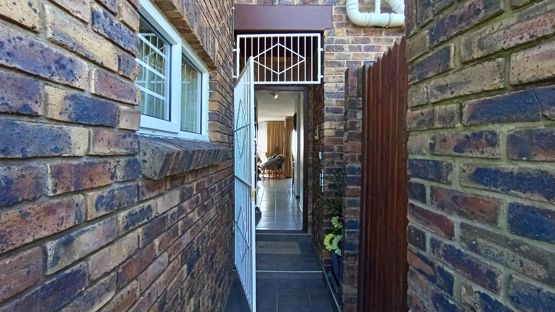 Front View of property in Athlone Park