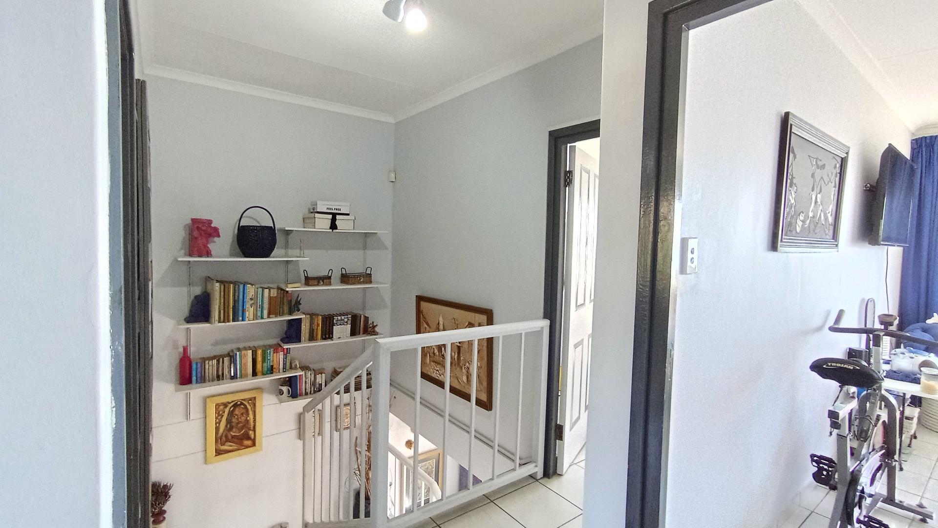 Spaces - 21 square meters of property in Athlone Park