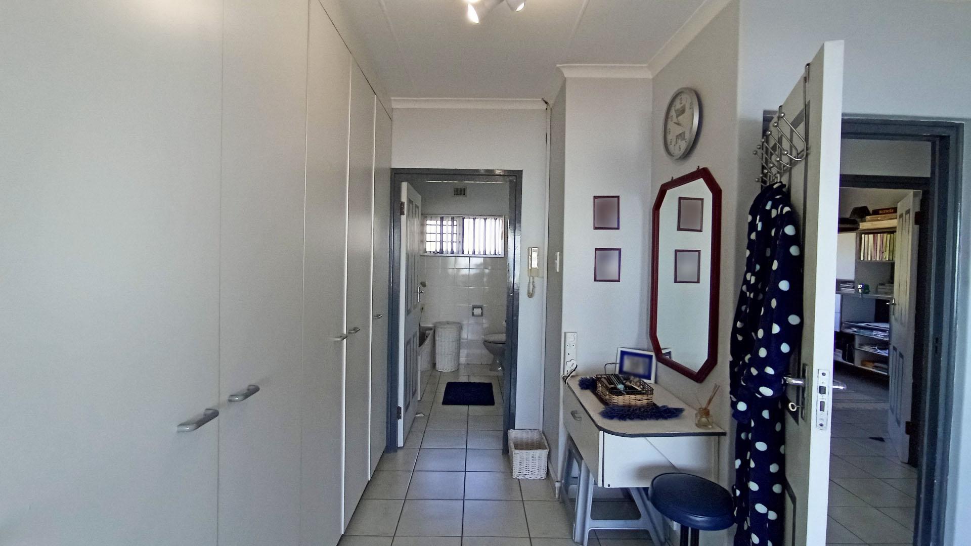 Spaces - 21 square meters of property in Athlone Park