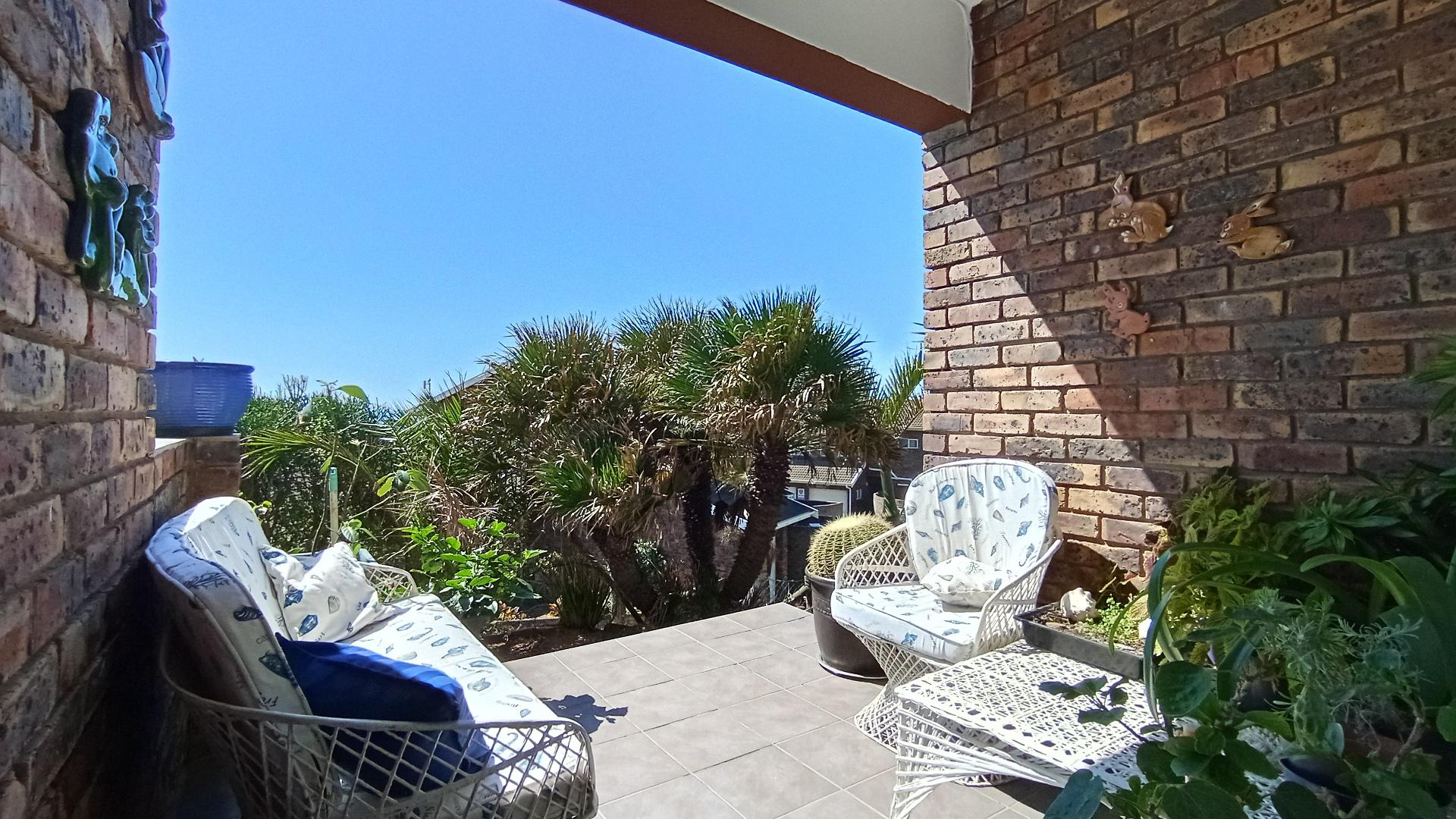 Patio - 5 square meters of property in Athlone Park