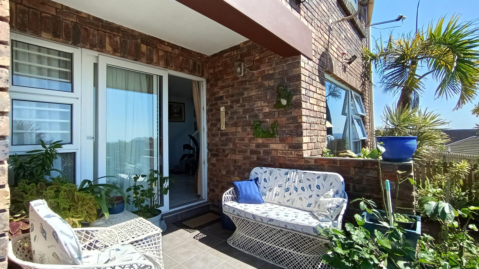 Patio - 5 square meters of property in Athlone Park