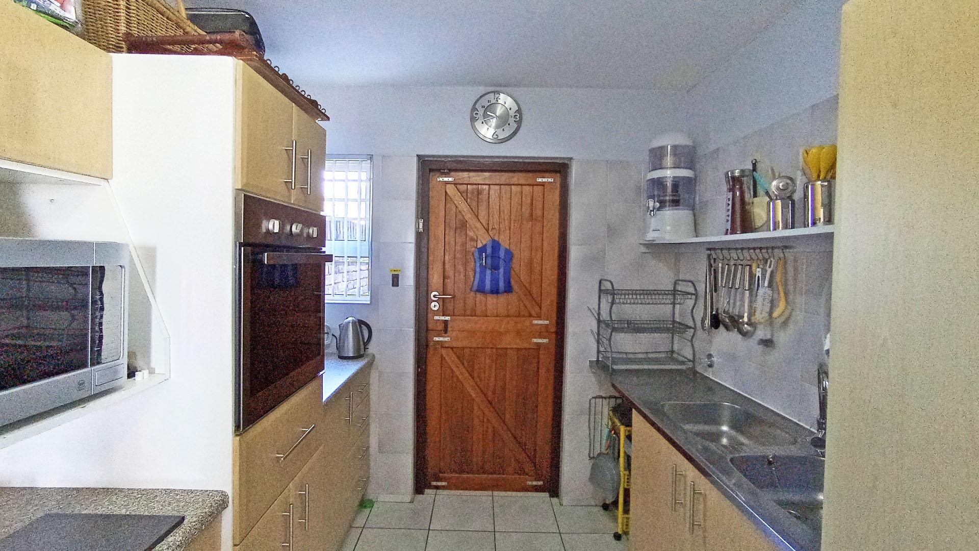 Kitchen - 10 square meters of property in Athlone Park