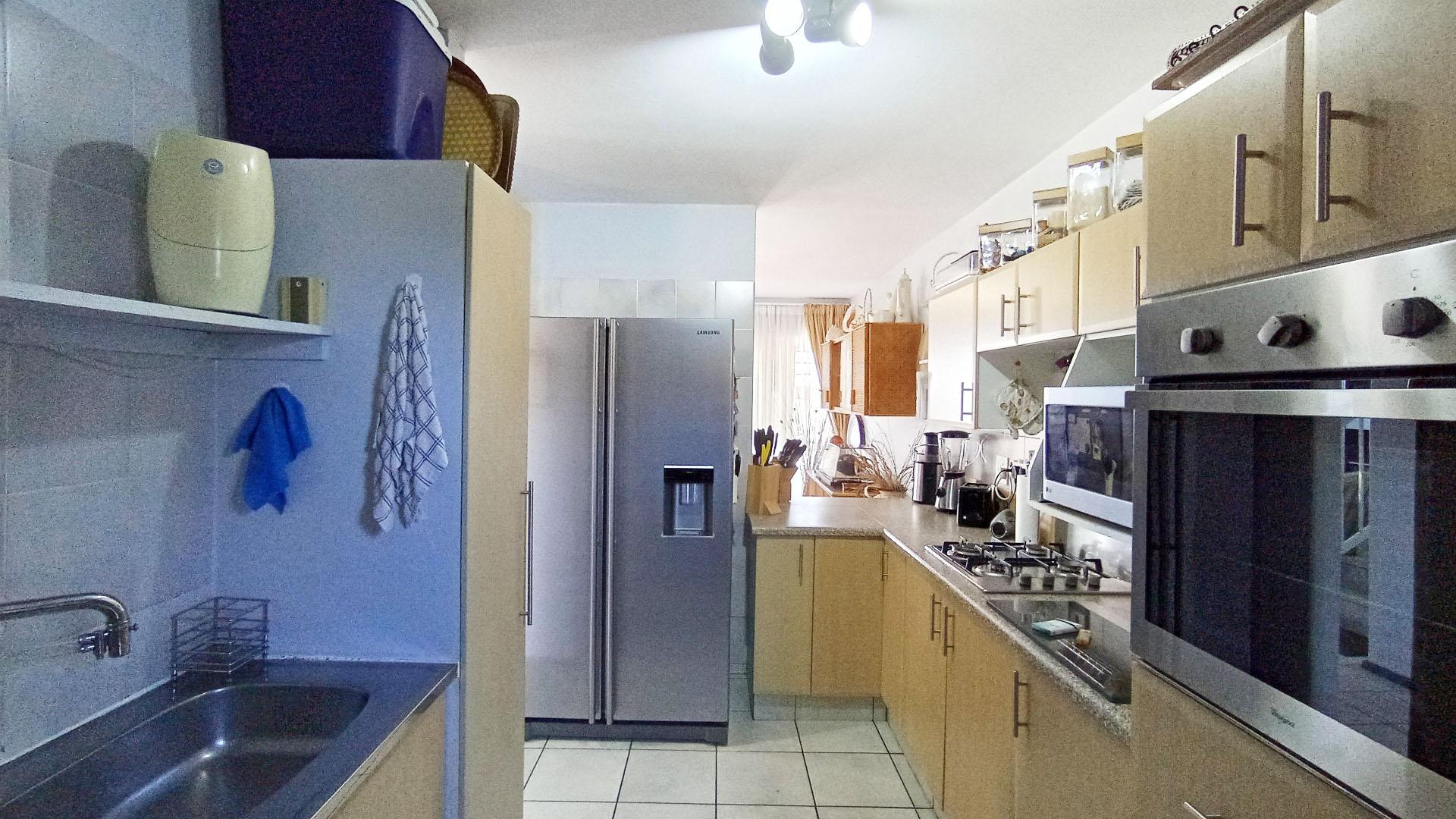 Kitchen - 10 square meters of property in Athlone Park
