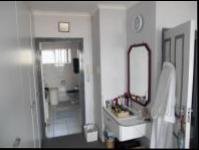 Main Bedroom - 26 square meters of property in Athlone Park