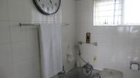Main Bathroom - 7 square meters of property in Athlone Park