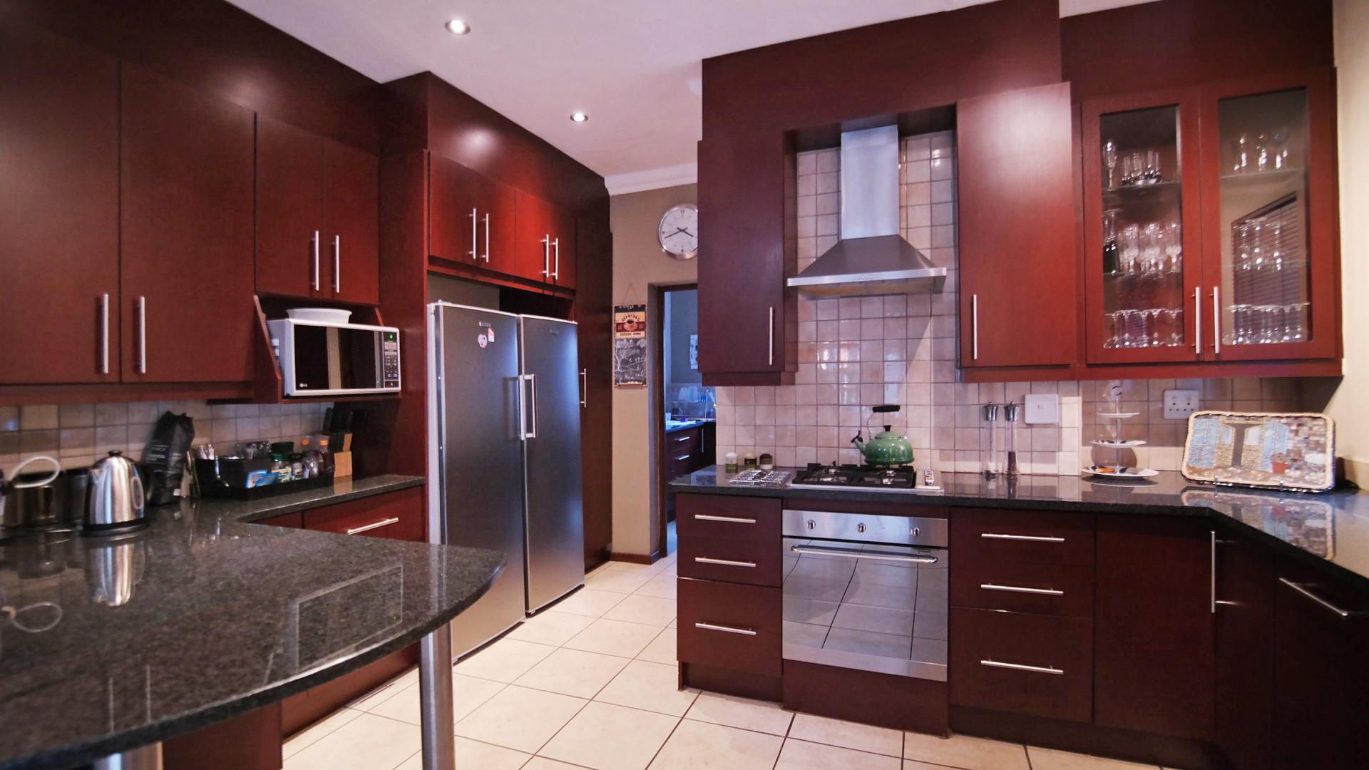 Kitchen - 14 square meters of property in Cormallen Hill Estate