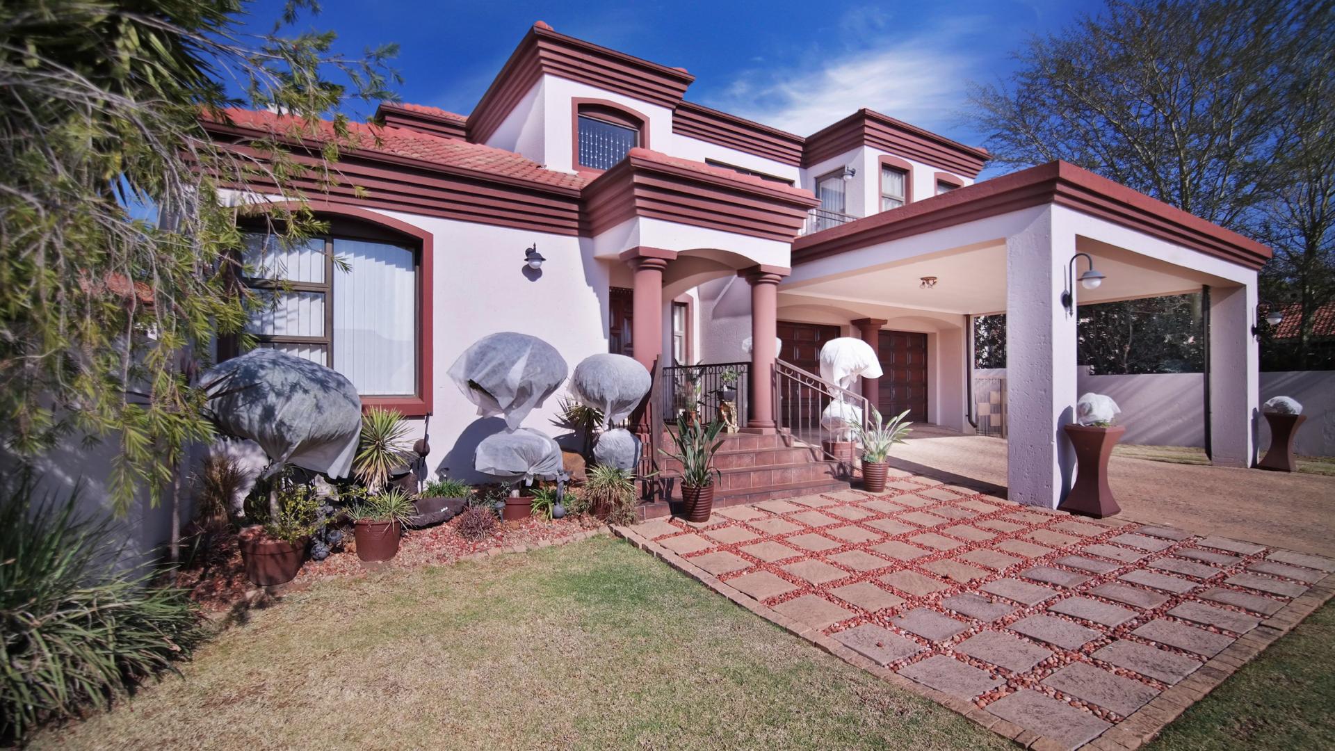 Front View of property in Woodhill Golf Estate