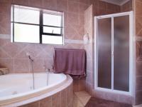 Main Bathroom - 10 square meters of property in Woodhill Golf Estate