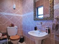 Guest Toilet - 3 square meters of property in Woodhill Golf Estate