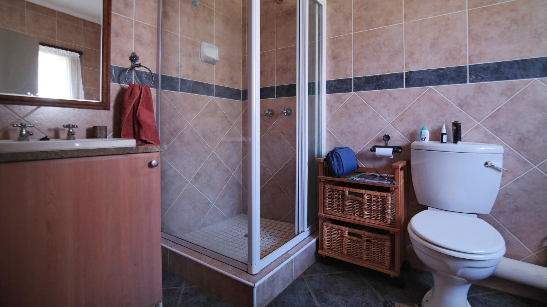 Main Bathroom - 6 square meters of property in Boardwalk Meander Estate