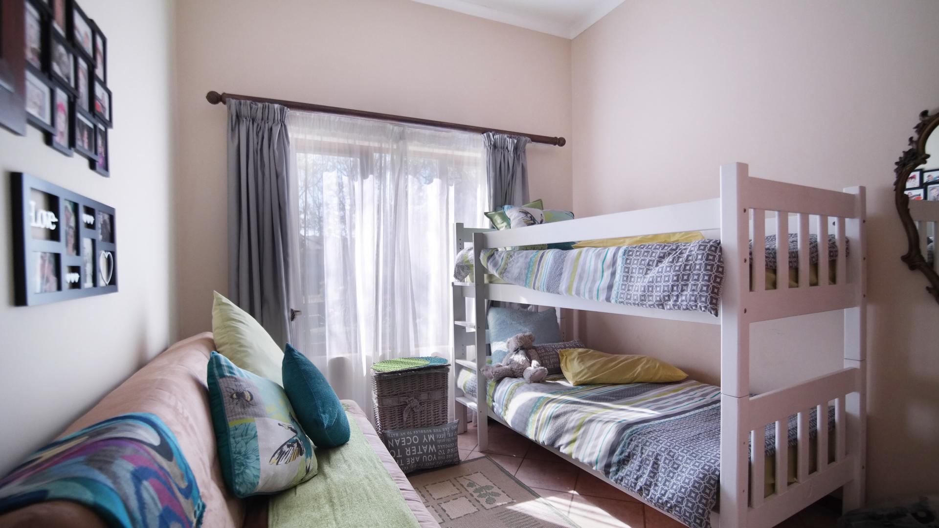 Bed Room 2 - 11 square meters of property in Boardwalk Meander Estate