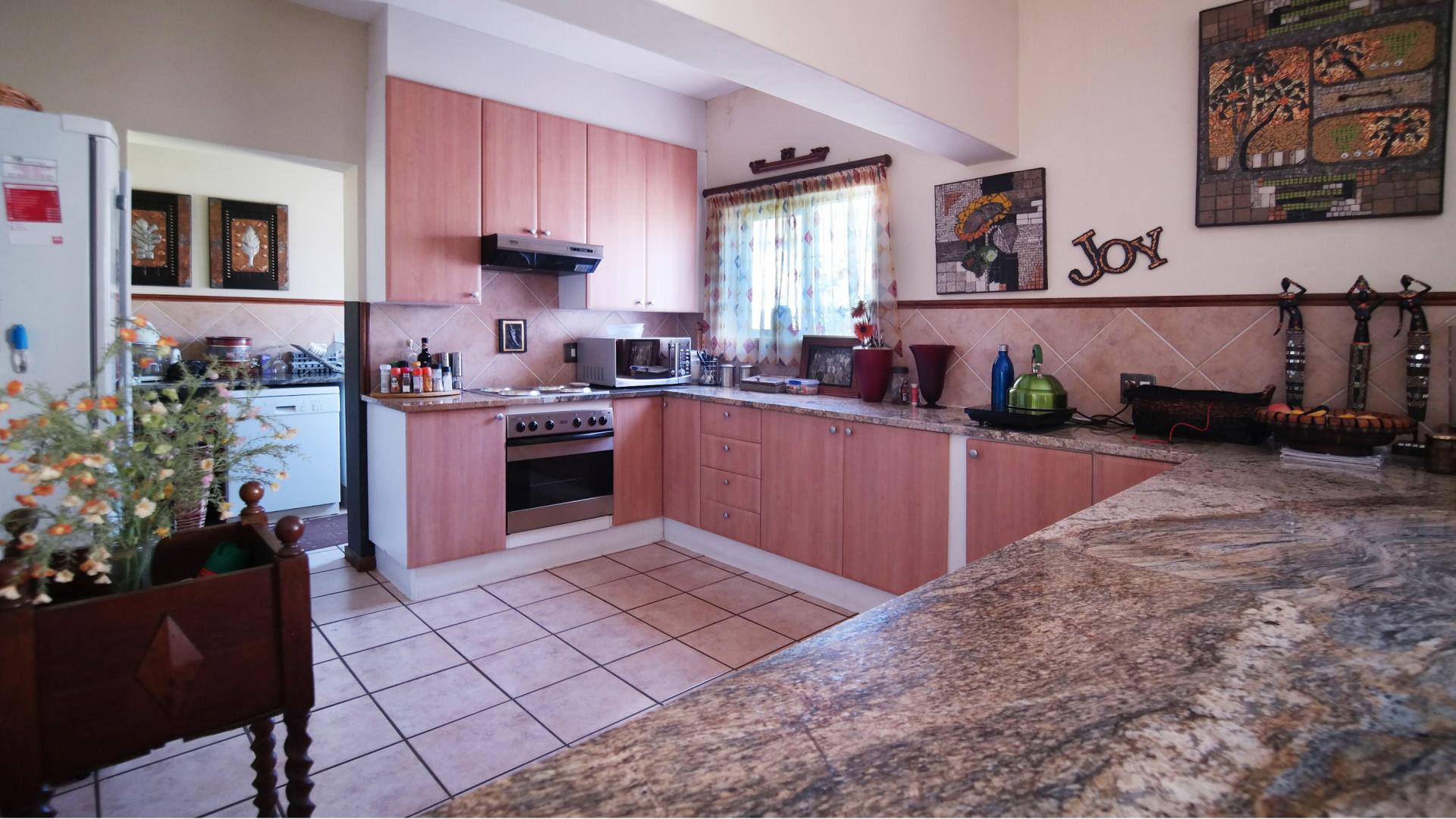Kitchen - 13 square meters of property in Boardwalk Meander Estate