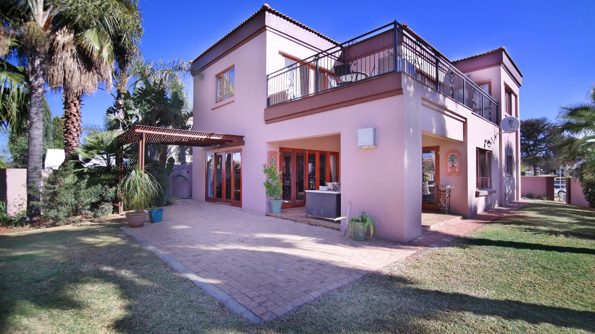 Front View of property in Silver Lakes Golf Estate