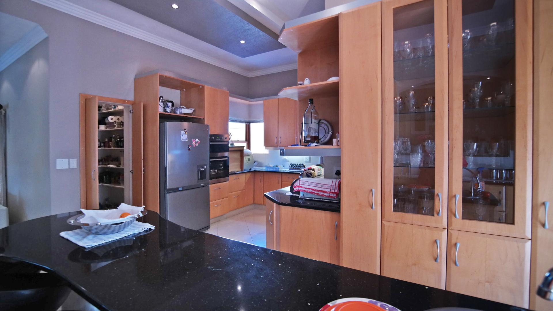 Kitchen - 27 square meters of property in Woodhill Golf Estate