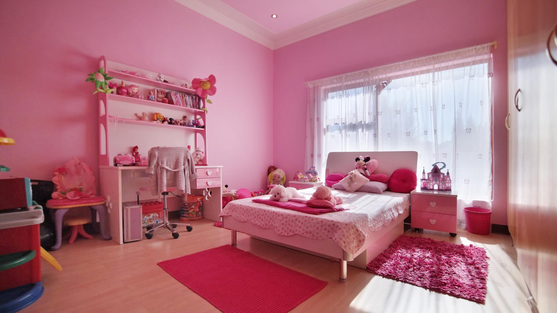 Bed Room 2 - 24 square meters of property in Woodhill Golf Estate