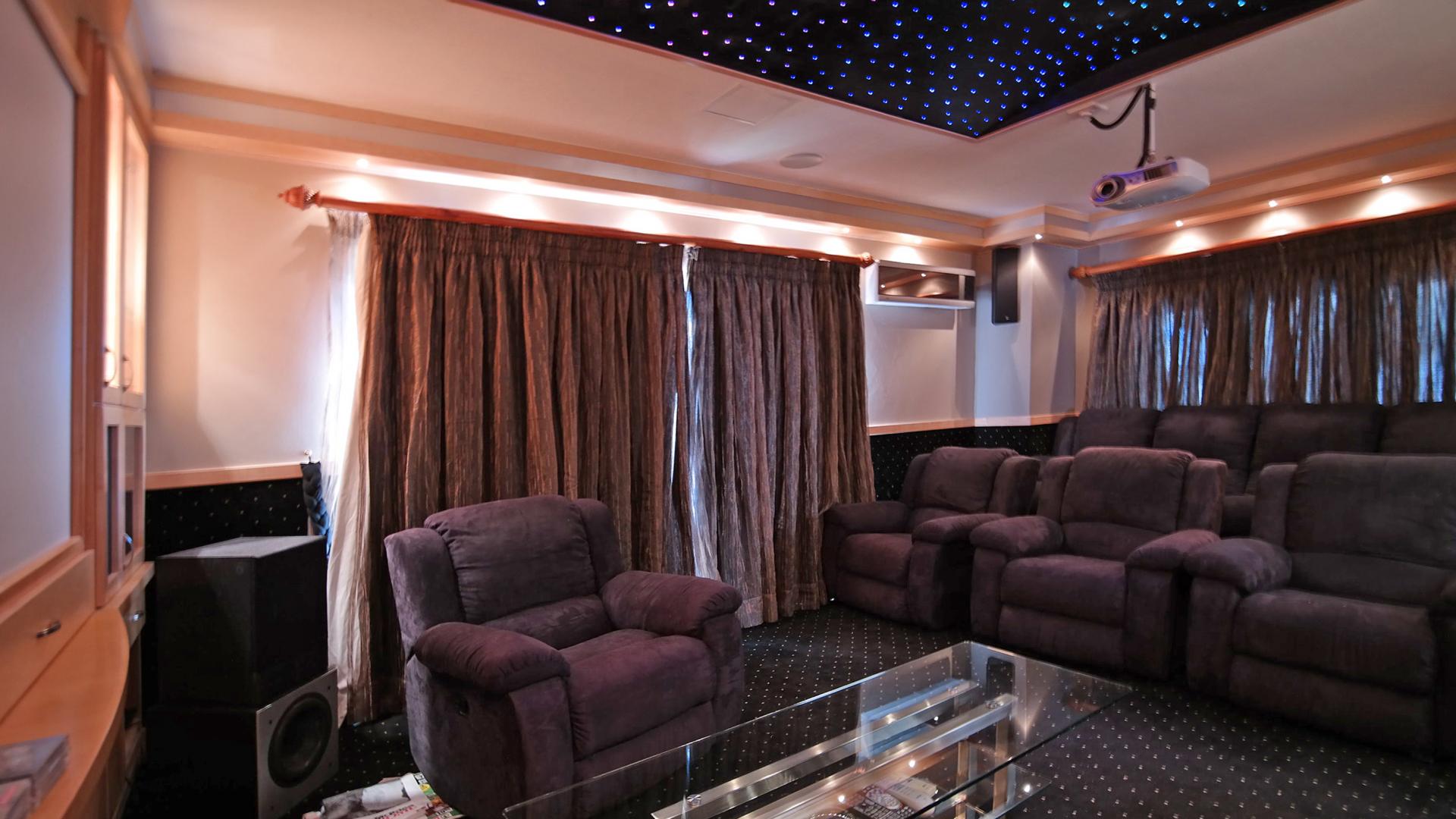 Cinema Room - 25 square meters of property in Woodhill Golf Estate