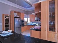 Kitchen - 27 square meters of property in Woodhill Golf Estate