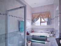 Main Bathroom - 10 square meters of property in Woodhill Golf Estate