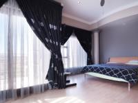 Main Bedroom - 34 square meters of property in Woodhill Golf Estate