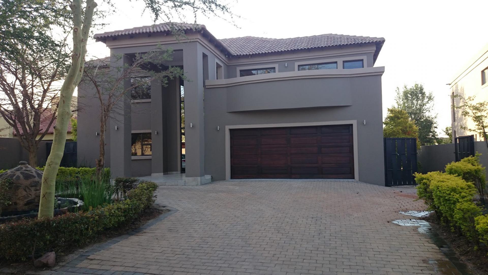 Front View of property in Willow Acres Estate