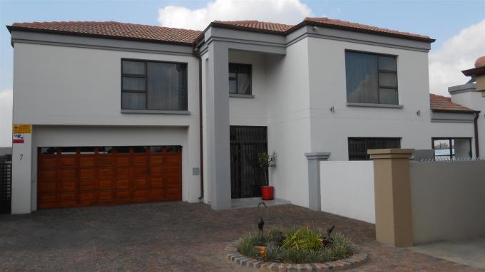 3 Bedroom House for Sale For Sale in Sunward park - Private Sale - MR132212