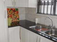 Kitchen - 19 square meters of property in Sunward park