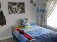 Bed Room 1 - 14 square meters of property in Sunward park