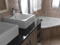 Main Bathroom - 8 square meters of property in Sunward park