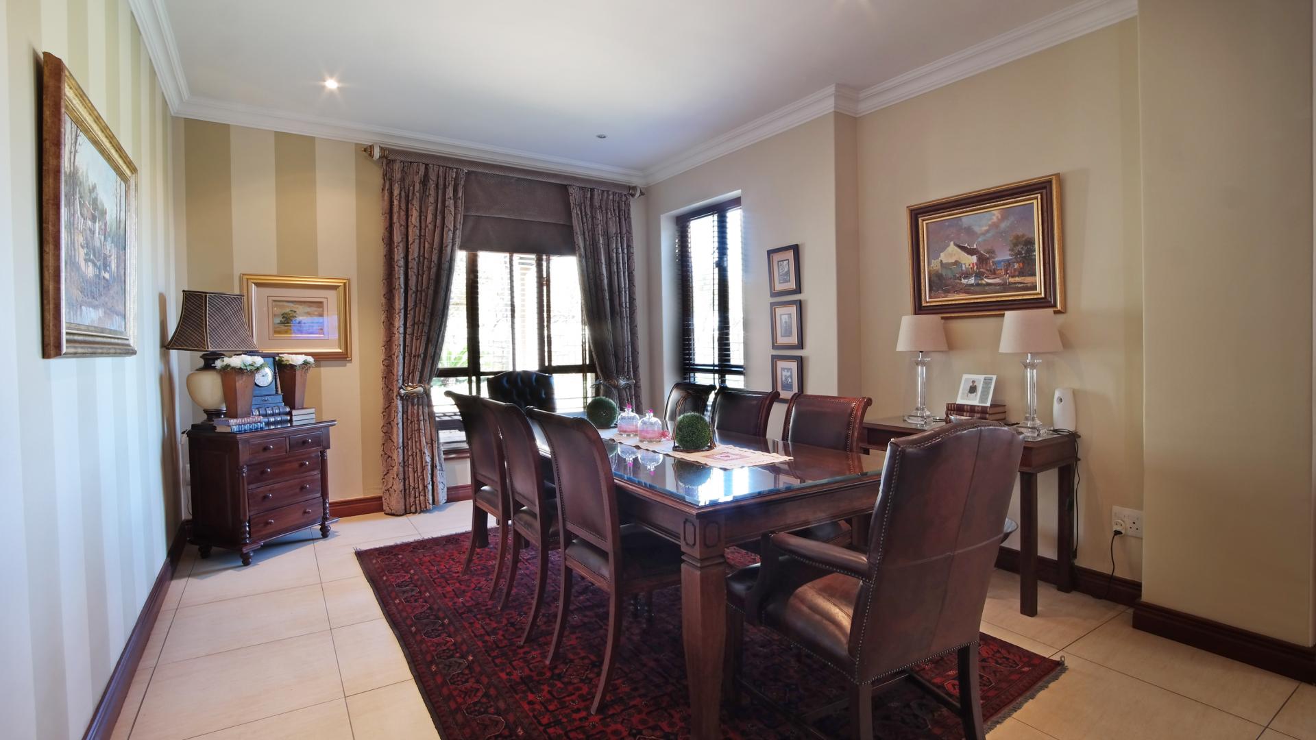 Dining Room - 20 square meters of property in Woodhill Golf Estate