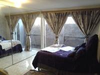 Main Bedroom of property in Kagiso